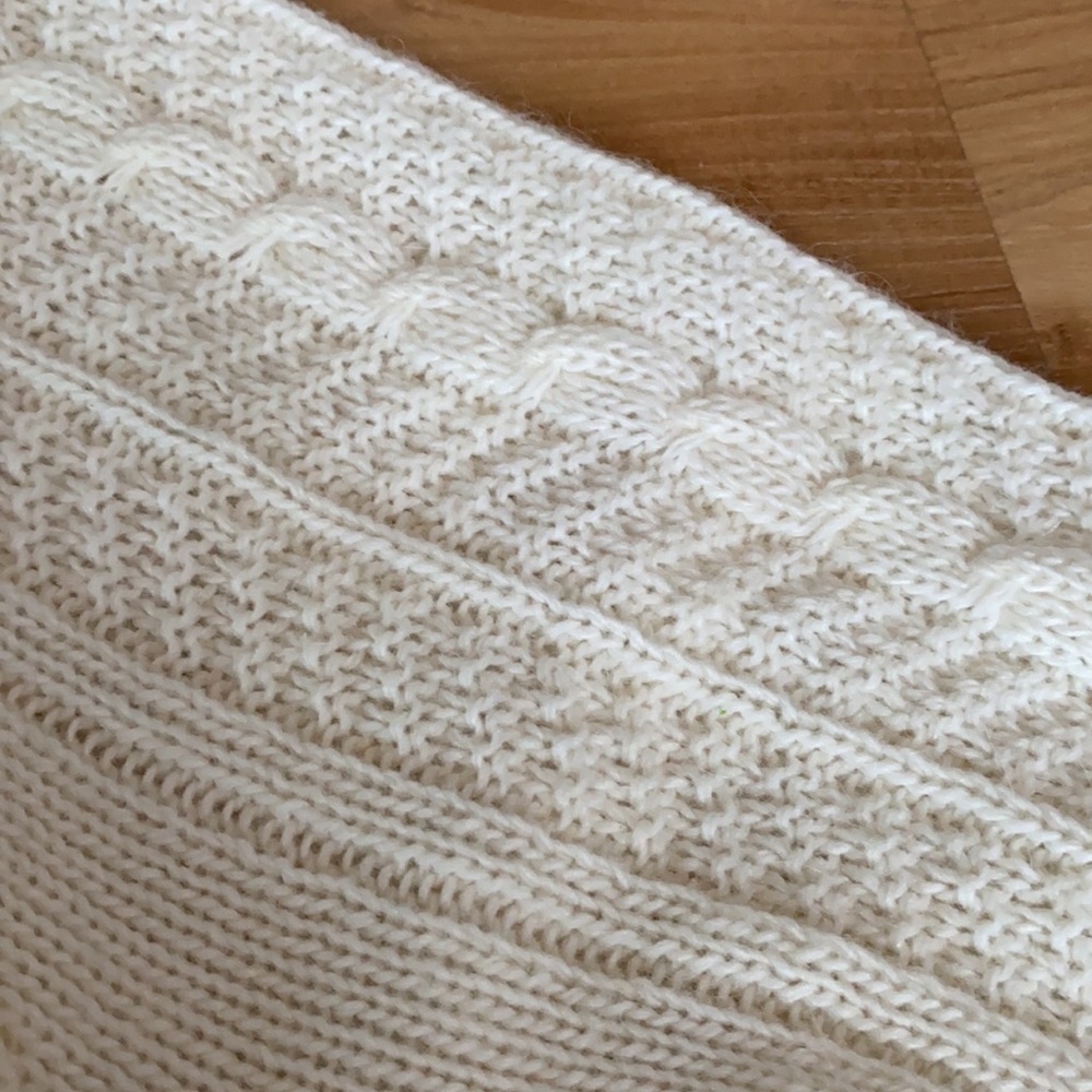 Elsamanda Winter White Sweater - Picture 15 of 16